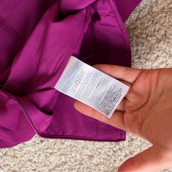 Banana republic fuchsia sleeveless v neck work top - Picture 8 of 8